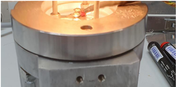 Schwarzer Absorber im Lichtstrahl Schwarzer Absorber im Lichtstrahl